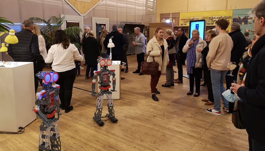 exposition cité des sciences, exposition Léonard de Vinci, Machines volantes, Ateliers de robotique, aibo sony,  inmoov, exposition robots, exposition permanente robots